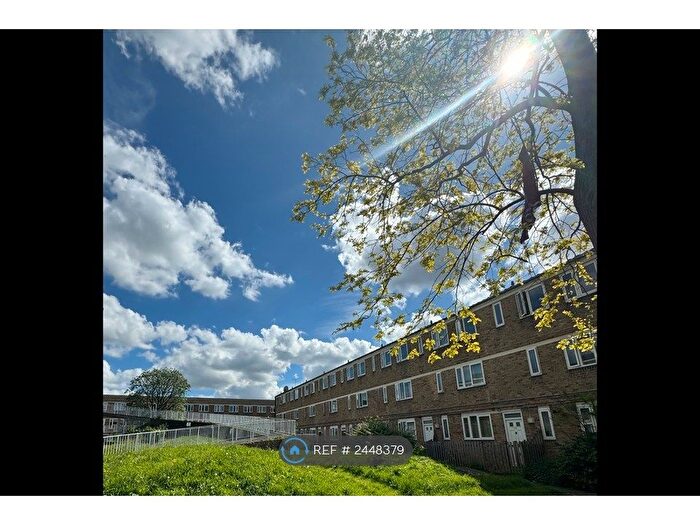 2 Bedroom Flat To Rent In Woolstaplers Way, London, SE16