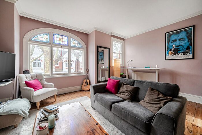 3 Bedroom Flat For Sale In Niton Street, Fulham, London, SW6