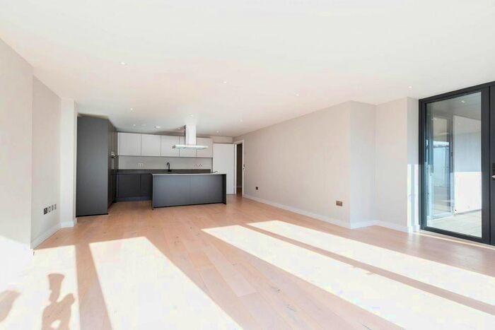 3 Bedroom Flat To Rent In Tottenham Lane, London, N8