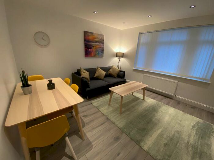 2 Bedroom Flat To Rent In Marjory Drive, Paisley, PA3