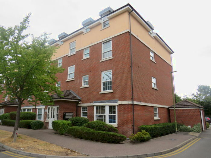 2 Bedroom Apartment To Rent In Merrifield Court, Welwyn Garden City, AL7
