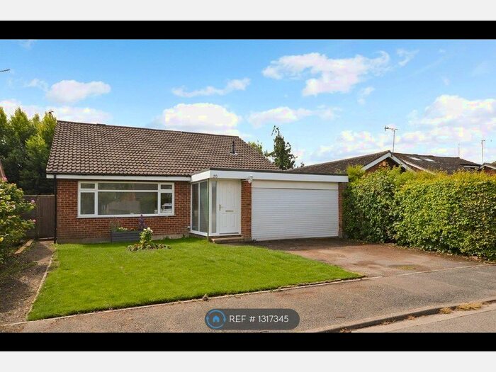 4 Bedroom Bungalow To Rent In Irvine Drive, Stoke Mandeville, Aylesbury, HP22