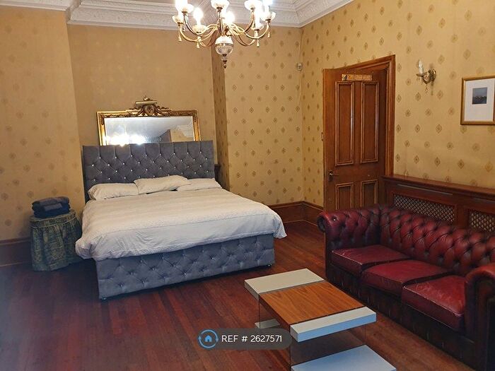 2 Bedroom Flat To Rent In Queens Dr, Glasgow, G42