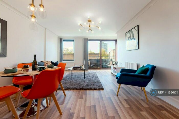 2 Bedroom Flat To Rent In Lion Court, London, E1W