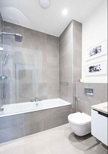 3 Bedroom Flat To Rent In Rainville Road, Hammersmith, London, W6