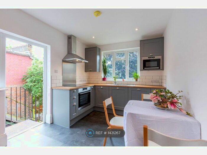 2 Bedroom Flat To Rent In Parkland Road, London, N22