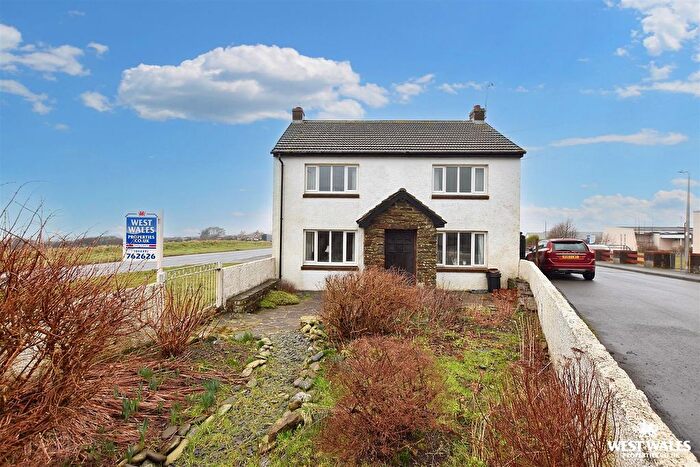 3 Bedroom Detached House For Sale In Roch, Haverfordwest, SA62