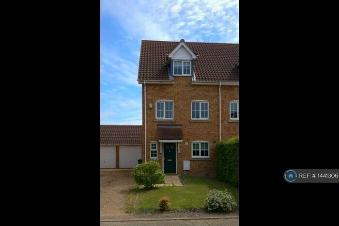 4 Bedroom Semi-Detached House To Rent In Harvest Close, Doddington, March, PE15