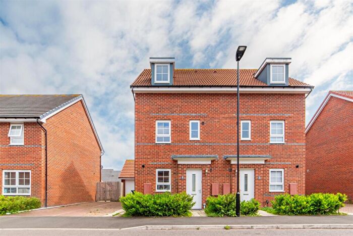4 Bedroom Semi-Detached House To Rent In Magnolia Drive, Newcastle Upon Tyne, NE5