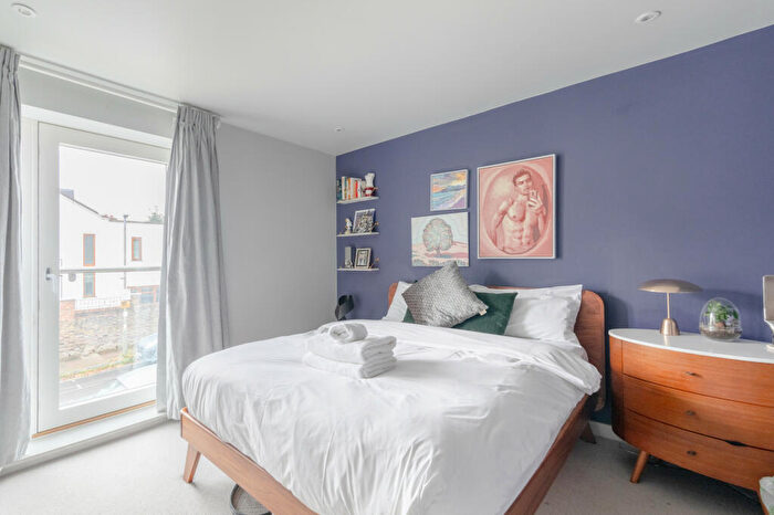 2 Bedroom Apartment To Rent In Taybridge Road, London, SW11