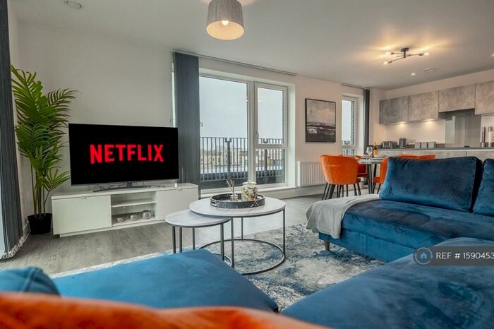 3 Bedroom Penthouse To Rent In Canal House, Campbell Park, Milton Keynes, MK9