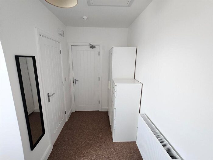 1 Bedroom Terraced House To Rent In Colwick Road, Nottingham, Nottinghamshire, NG2