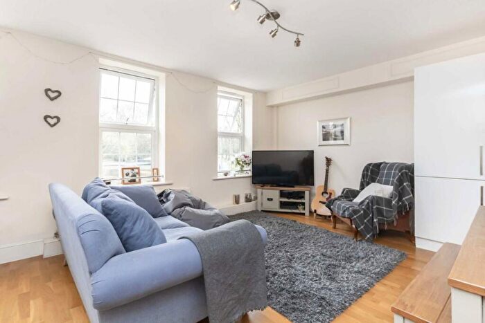 2 Bedroom Flat To Rent In Cricket Green, Mitcham, CR4