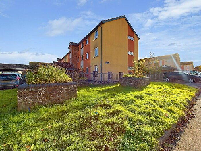 3 Bedroom Flat To Rent In Funtington House, Wick, BN17