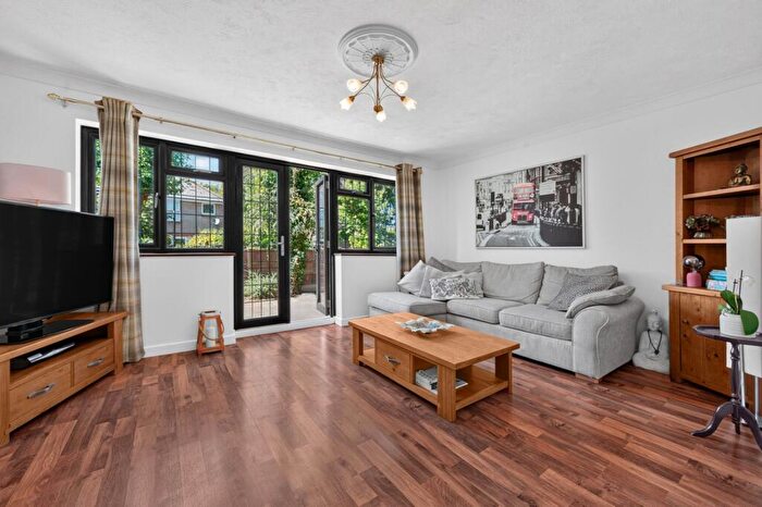4 Bedroom House For Sale In Beacons Close, Beckton, E6
