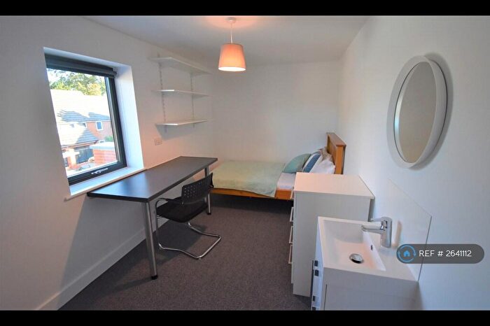 7 Bedroom End Of Terrace House To Rent In Hillside Court, Reading, RG1