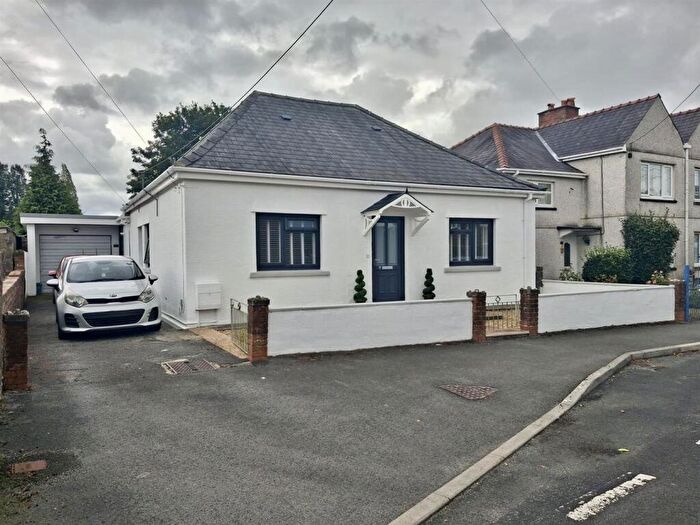 3 Bedroom Detached Bungalow For Sale In Brynteg Terrace, Ammanford, SA18