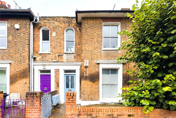 2 Bedroom Flat To Rent In Wilton Way, Hackney, London, E8