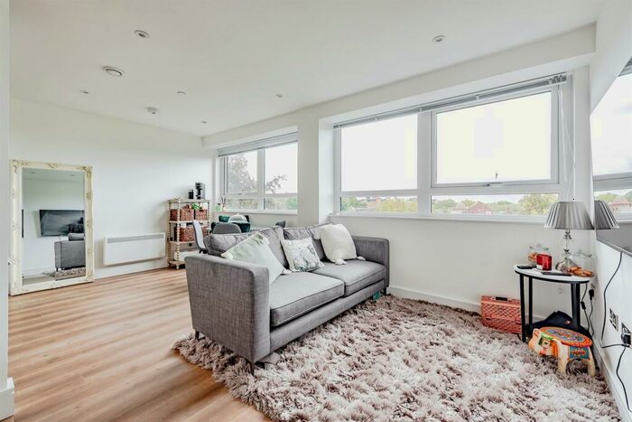 1 Bedroom Apartment For Sale In Wood Street, East Grinstead, RH19