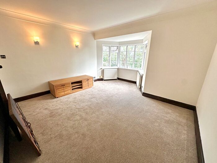 3 Bedroom Flat To Rent In Penwerris Court, Great West Road, Hounslow, TW5