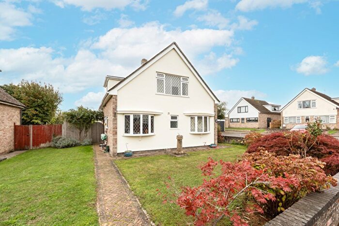 3 Bedroom Detached House For Sale In Butlers Drive, Carterton, Oxfordshire, OX18