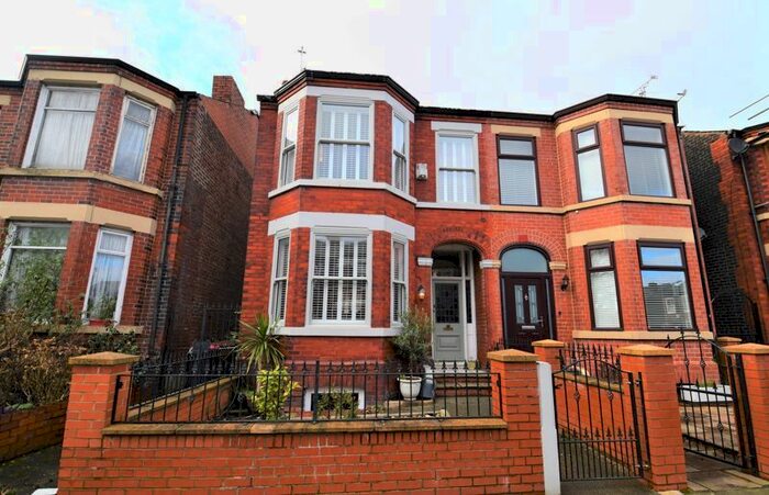 4 Bedroom Semi-Detached House To Rent In Hunts Road, Salford, M6