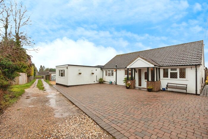 4 Bedroom Bungalow For Sale In Roman Road, Basingstoke, Hampshire, RG23