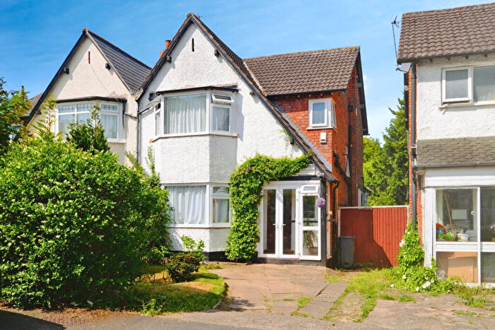 3 Bedroom Semi-Detached House For Sale In Green Avenue, Hall Green, Birmingham, B28