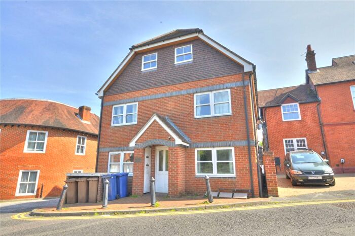 1 Bedroom Flat To Rent In Lower South Street, Godalming, Surrey, GU7