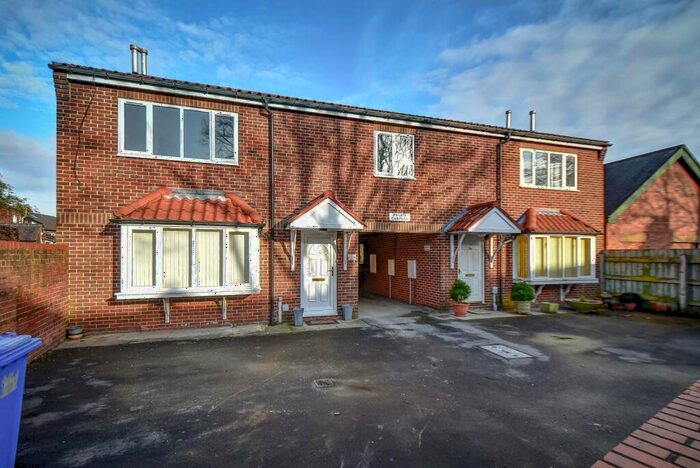 2 Bedroom Flat To Rent In South Lane, Hessle, East Yorkshire, HU13