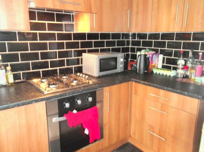 2 Bedroom Flat To Rent In Brudenell Mount, Hyde Park, Leeds, LS6
