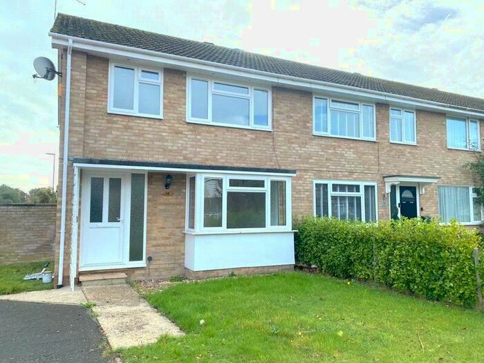 3 Bedroom House To Rent In Hide Gardens, Rustington, Littlehampton, BN16