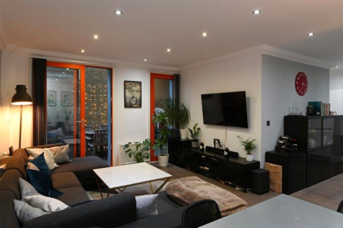 3 Bedroom Apartment For Sale In Boulcott Street, London, E1