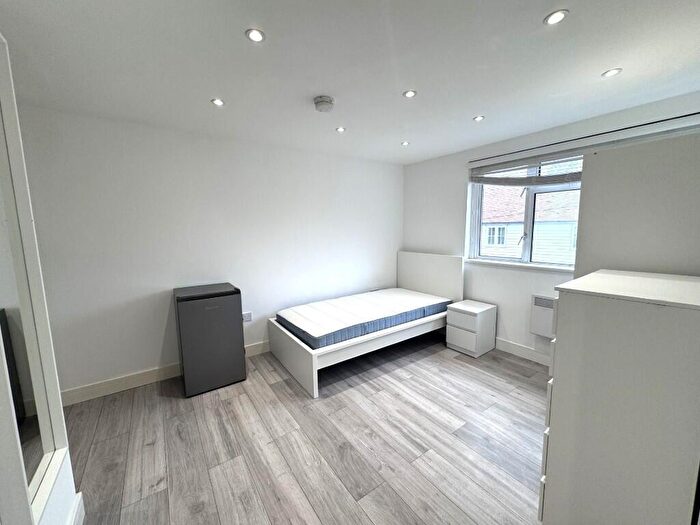 2 Bedroom House To Rent In Church Street Braintree High Garrett, Braintree, CM7