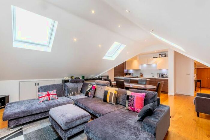 3 Bedroom Flat To Rent In Manor Road, Ealing, London, W13