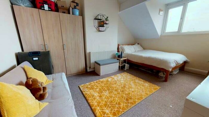 3 Bedroom Property To Rent In Royal Park Avenue, Hyde Park, Leeds, LS6