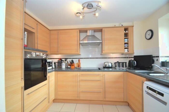 2 Bedroom Flat For Sale In Foxes Road, Newport, PO30