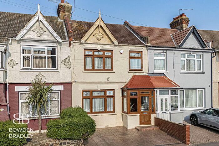 3 Bedroom Terraced House For Sale In Betchworth Road, Seven Kings, IG3
