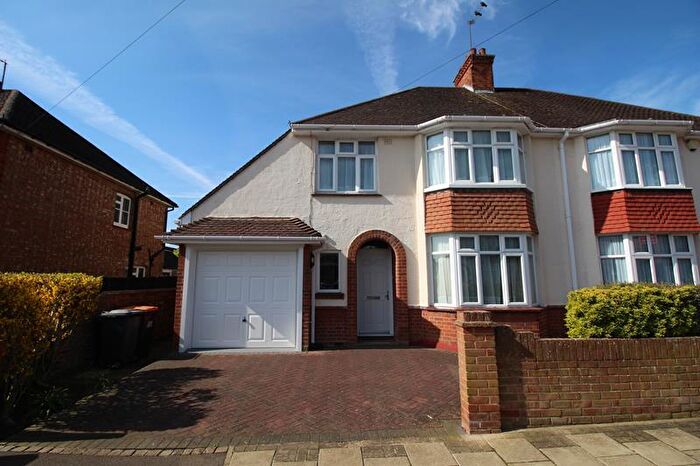 4 Bedroom Semi Detached House To Rent In Spenser Road, Bedford, MK40