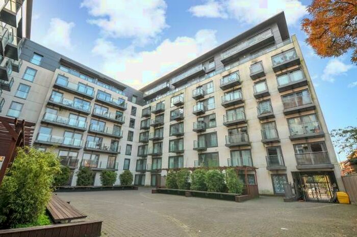 1 Bedroom Apartment To Rent In Slough, Berkshire, SL1