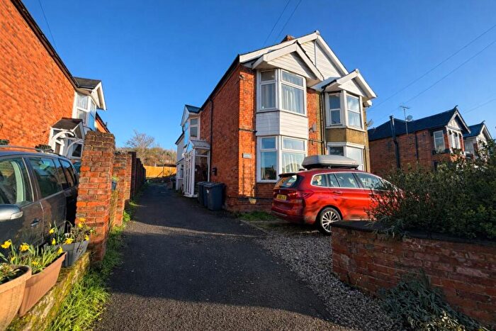 1 Bedroom Flat To Rent In West Wycombe Road, HP12