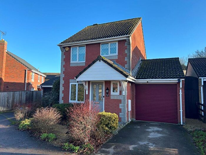 3 Bedroom Detached House For Sale In Maple Close, Calne, SN11