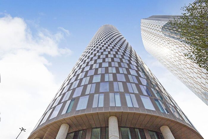 2 Bedroom Flat To Rent In Thr, New Jackson, M15