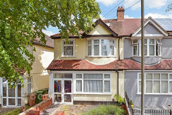 5 Bedroom Semi-Detached House For Sale In Demesne Road, Wallington, Surrey, SM6
