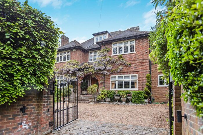 5 Bedroom Detached House For Sale In Cross Oak Road, Berkhamsted, Hertfordshire, HP4