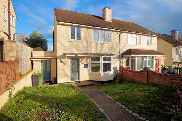 3 Bedroom Semi Detached House For Sale In Blakemere Crescent, Paulsgrove, PO6