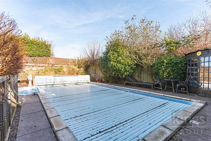 4 Bedroom Detached House For Sale In Haldane Close, Enfield, EN3