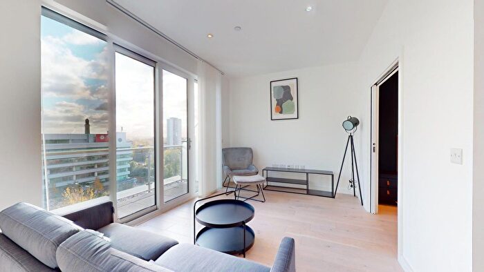 1 Bedroom Flat To Rent In Great West Road, Brentford, TW8
