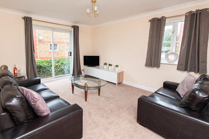 2 Bedroom Flat To Rent In Pullman Court, Maidenbower, Crawley, RH10