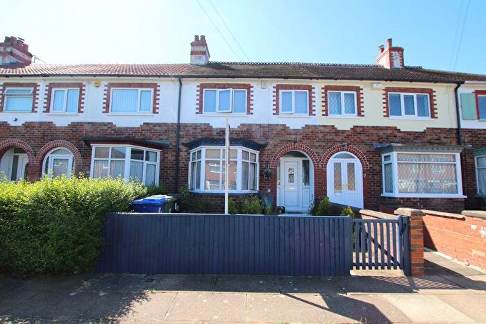 3 Bedroom Terraced House For Sale In Stratford Avenue, Grimsby, DN33